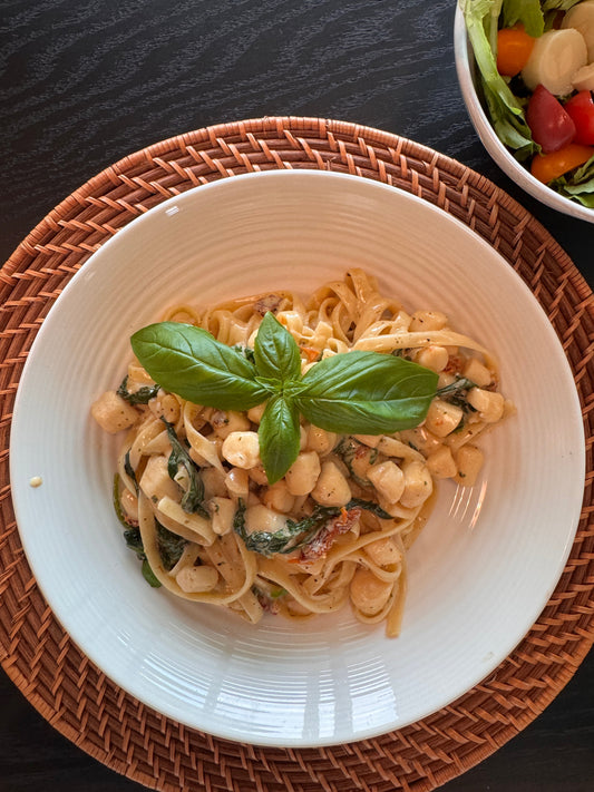 Sun-Dried Tomato Spinach Alfredo Pasta with Scallops